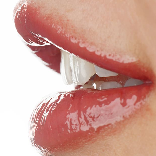 見た目が綺麗で身体に優しいセラミックス治療